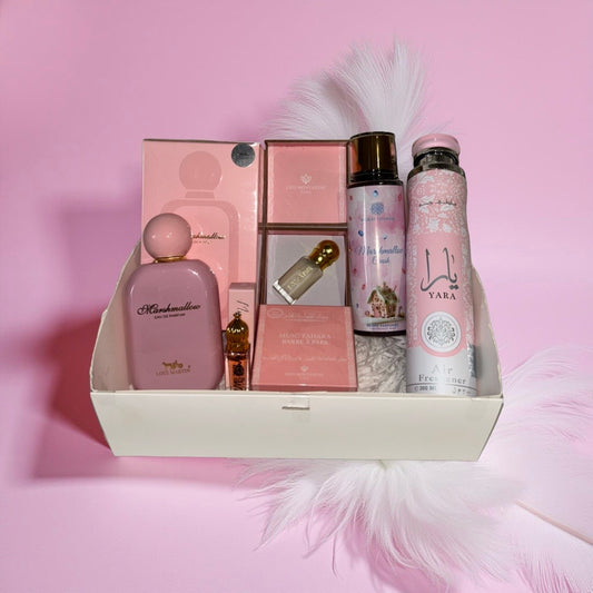 Box parfumée Douceur Sucrée contenant un parfum Marshmallow Loui Martin 100ml, un musc Wardi Oud House 5ml, un air freshner Yara Lattafa 250ml, une brume Marshmallow Dubaï Flower 250ml et un musc concentré Barbe à papa Gris Montaigne 12ml, aux senteurs sucrées et gourmandes.