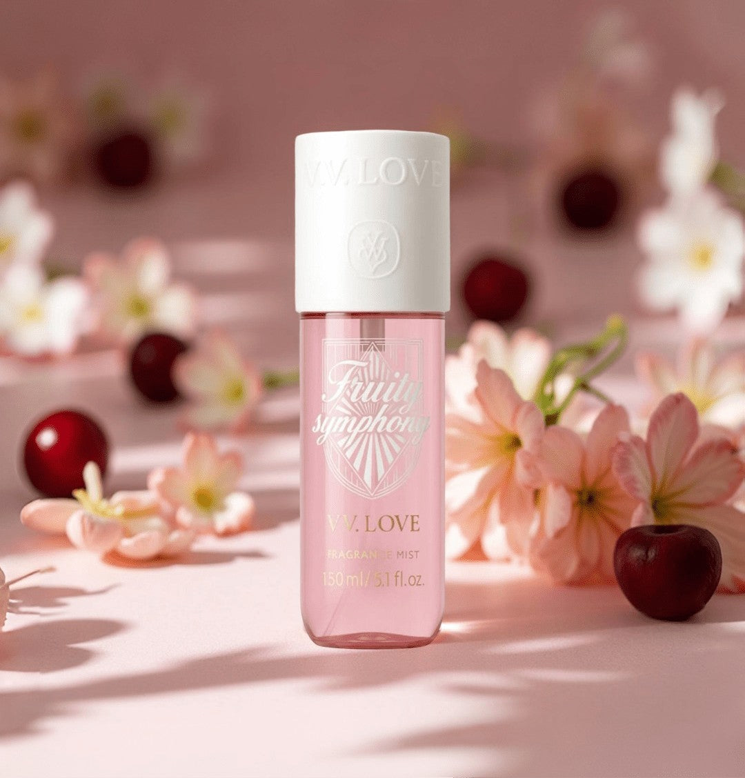Brume parfumée Fruity Symphony 150 ml, notes cerise noire, jasmin, vanille douce et musc léger, parfum fruité et gourmand.