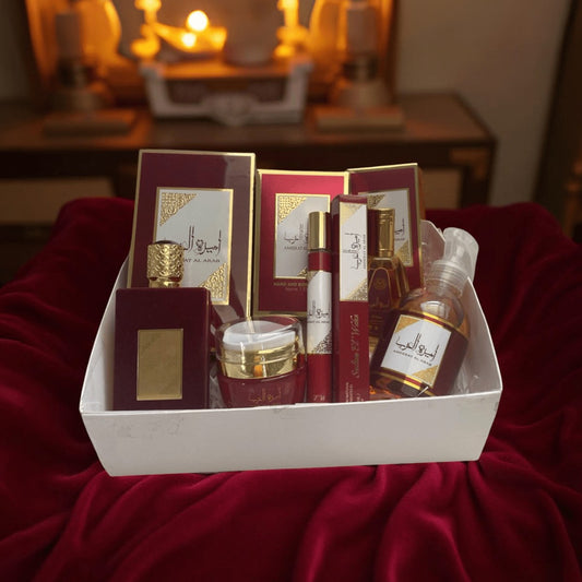 Coffret Ameerat Al Arab avec parfum 100ml, parfum 50ml, crème parfumée, spray textile et parfum de poche.