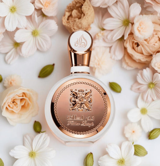 Flacon du parfum Fakhar Rose Lattafa, eau de parfum floral et fruité pour femme, 100 ml, longue tenue, élégant et raffiné.
